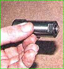 Disassembly and assembly of the hydraulic chain tensioner