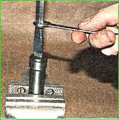 Disassembly and assembly of the hydraulic chain tensioner