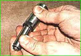 Disassembly and assembly of the hydraulic chain tensioner