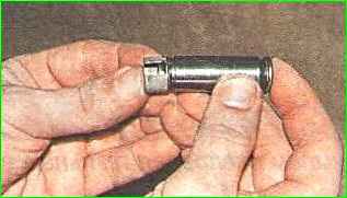 Disassembly and assembly of the hydraulic chain tensioner