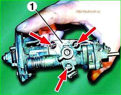 Disassembling the carburetor