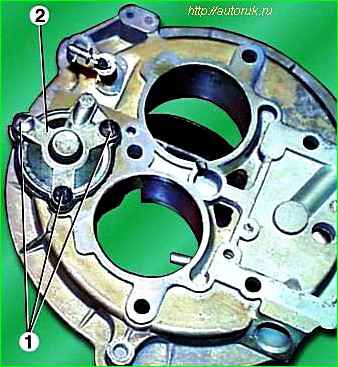 Disassembling the carburetor