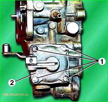 Disassembling the carburetor