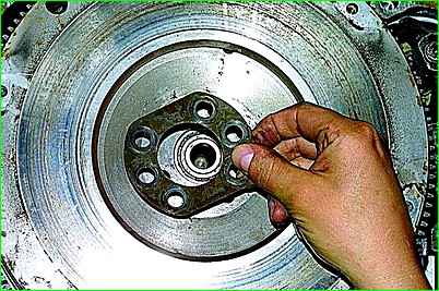 Снятие и установка маховика ЗМЗ 406