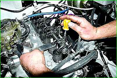 Регулювання теплових зазорів клапанів