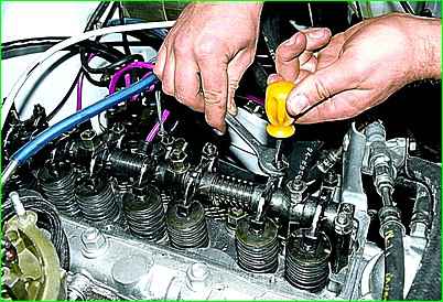 Регулювання теплових зазорів клапанів