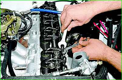 Регулювання теплових зазорів клапанів