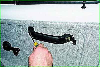 Снятие обивки передней двери ГАЗ-2705