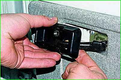 Снятие обивки передней двери ГАЗ-2705