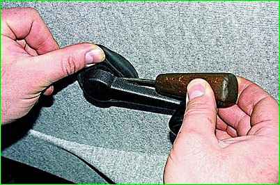 Снятие обивки передней двери ГАЗ-2705