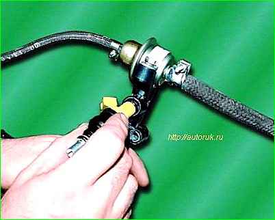 Checking and replacement of GAZ-2705 injectors