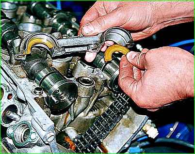 Removal and installation of camshafts ZMZ-406