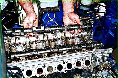 Removal and installation of camshafts ZMZ-406
