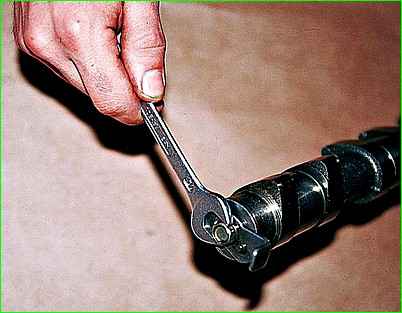 Removal and installation of camshafts ZMZ-406