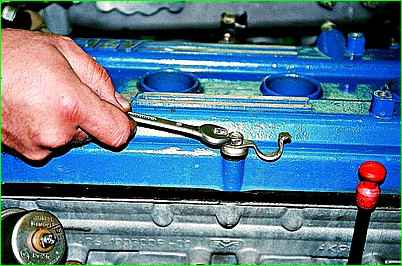 Removal and installation of camshafts ZMZ-406