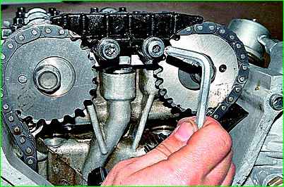 Removal and installation of camshafts ZMZ-406