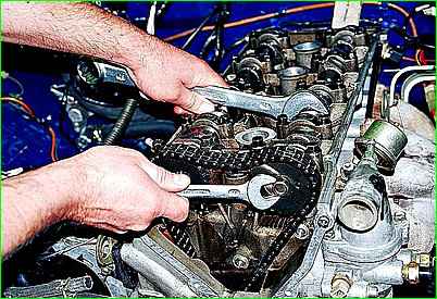 Removal and installation of camshafts ZMZ-406