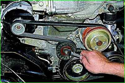 Заміна та регулювання натягу ременя приводу агрегатів