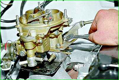 Снятие и установка карбюратора ГАЗ-2705