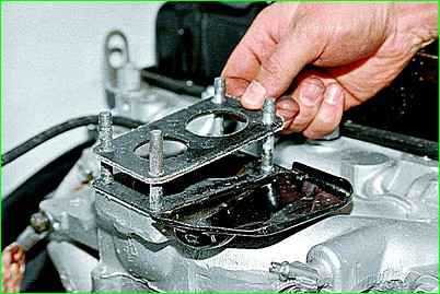 Снятие и установка карбюратора ГАЗ-2705