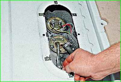 Снятие бака автомобиля фургона ГАЗ-2705