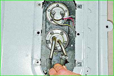 Снятие бака автомобиля фургона ГАЗ-2705