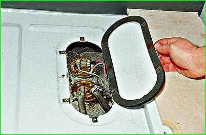 Снятие бака автомобиля фургона ГАЗ-2705