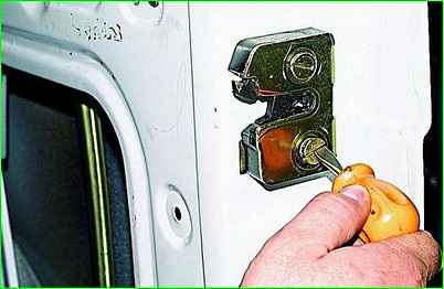 Снятие замка передней двери ГАЗ-2705