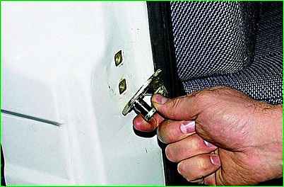 Снятие замка передней двери ГАЗ-2705