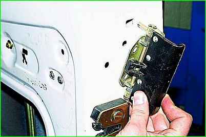 Снятие замка передней двери ГАЗ-2705