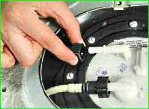 Снятие бака автомобиля фургона ГАЗ-2705