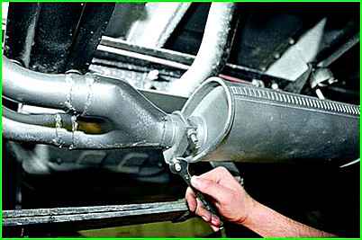 Cómo reemplazar el silenciador y el resonador del automóvil GAZ-2705