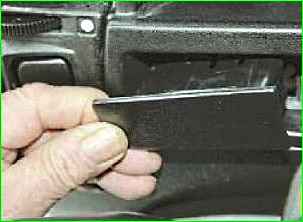 Entfernen des Kombiinstruments eines seit 2003 hergestellten Autos