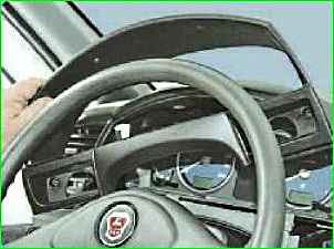 Ausbau des Kombiinstruments eines seit 2003 hergestellten Autos