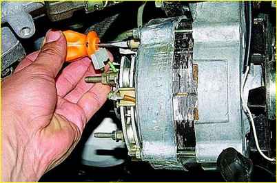 Заміна регулятора напруги генератора