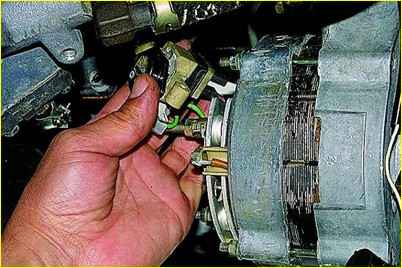 Заміна регулятора напруги генератора