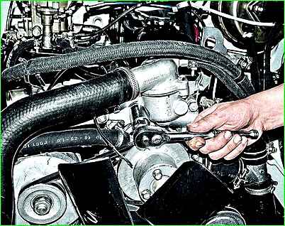 Entfernen des Temperatursensors für Motoren vom Typ ZMZ-402