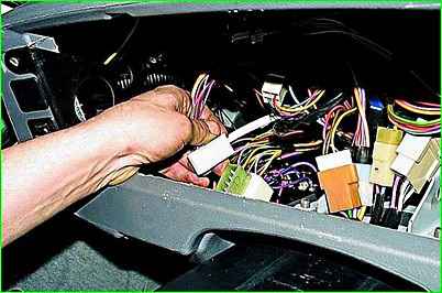 Замена электрокорректора фар и блока управления