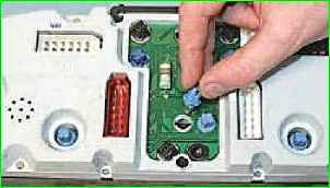 Lampen im Kombiinstrument austauschen