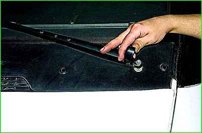 Снятие и разборка стеклоочистителя ГАЗ-2705