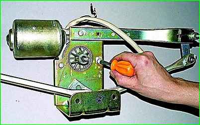 Снятие и разборка стеклоочистителя ГАЗ-2705