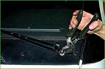 Снятие и разборка стеклоочистителя ГАЗ-2705