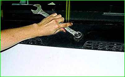 Снятие и разборка стеклоочистителя ГАЗ-2705