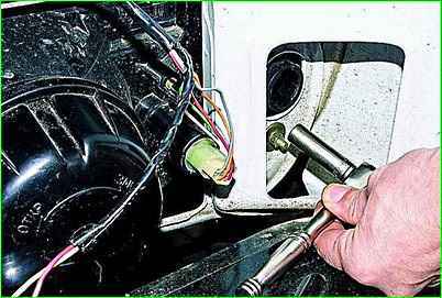 Replacing the lamp, removing the front turn signal