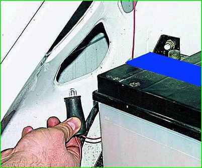 Replacing the lamp, removing the side turn signal