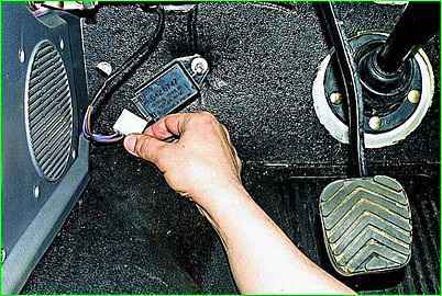 Removing relays type 494.3747 or 642.3747