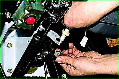 Тежегіш сигнал қосқышын ауыстыру