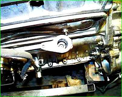 Installing the ignition distributor