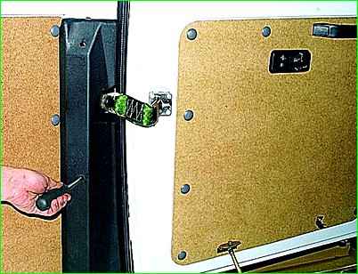 Замена ламп, снятие заднего фонаря ГАЗ-2705