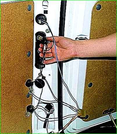 Замена ламп, снятие заднего фонаря ГАЗ-2705